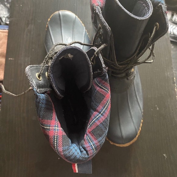 Vintage Hilfiger twRussel Women's Duck Rainboots, size 10, in Navy/Plaid - Picture 2 of 9